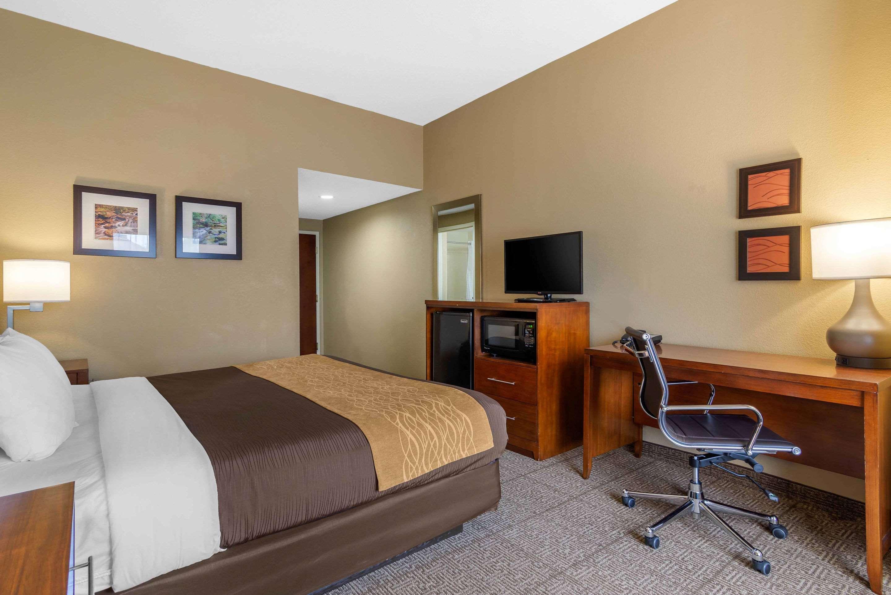 נורקרוס Comfort Inn & Suites Peachtree Corners מראה חיצוני תמונה