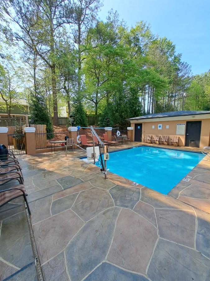 נורקרוס Comfort Inn & Suites Peachtree Corners מראה חיצוני תמונה